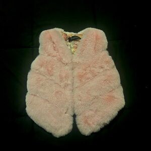 "Chic pink fur vest for girls, adding a touch of warmth and style to any outfit!